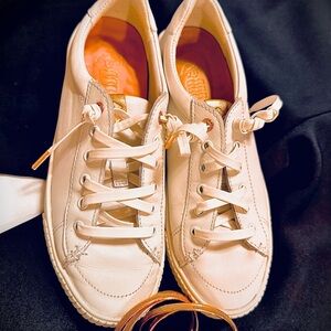 SPERRY Preppy White Casual Leather Spring/ Summer Shoe w/Gold Detail